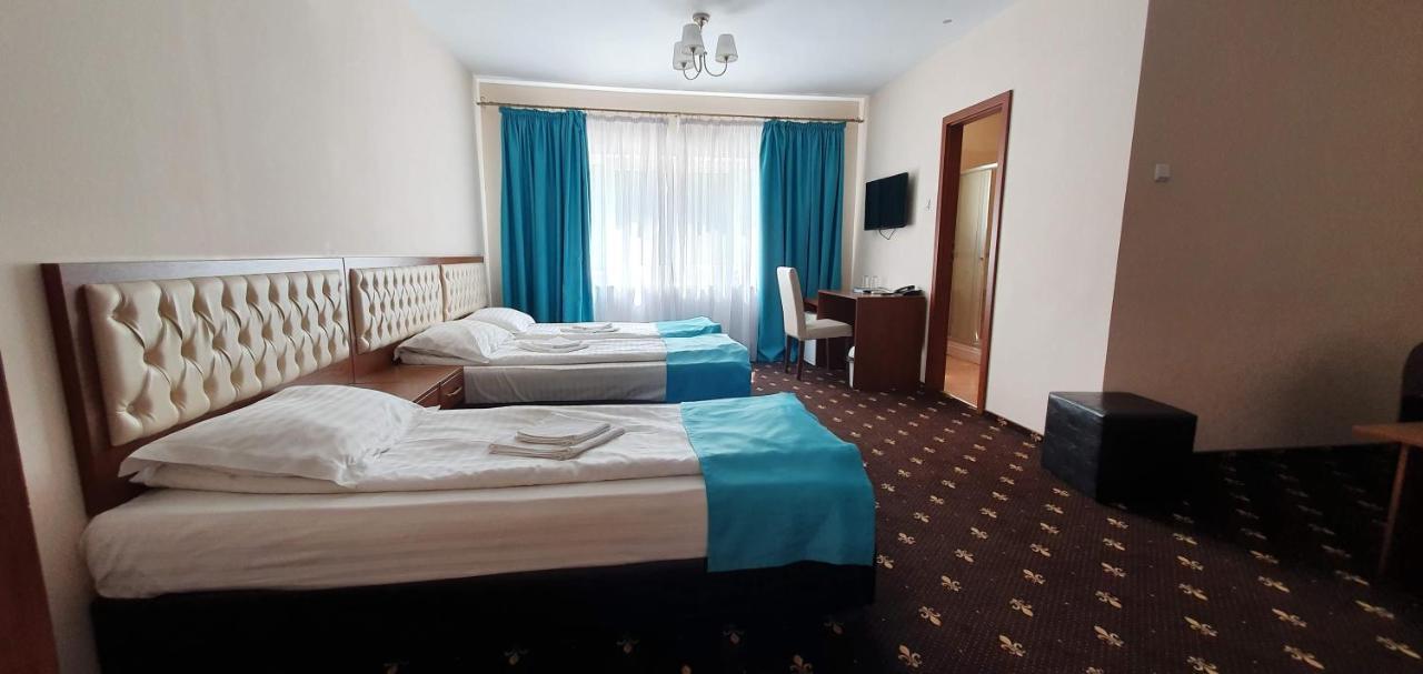 Hostel Paltinis Hunedoara Esterno foto