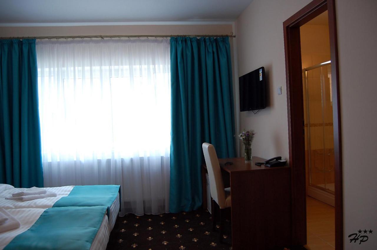 Hostel Paltinis Hunedoara Esterno foto
