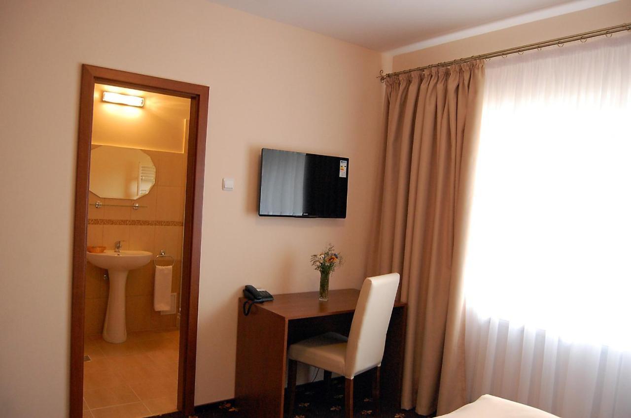 Hostel Paltinis Hunedoara Esterno foto