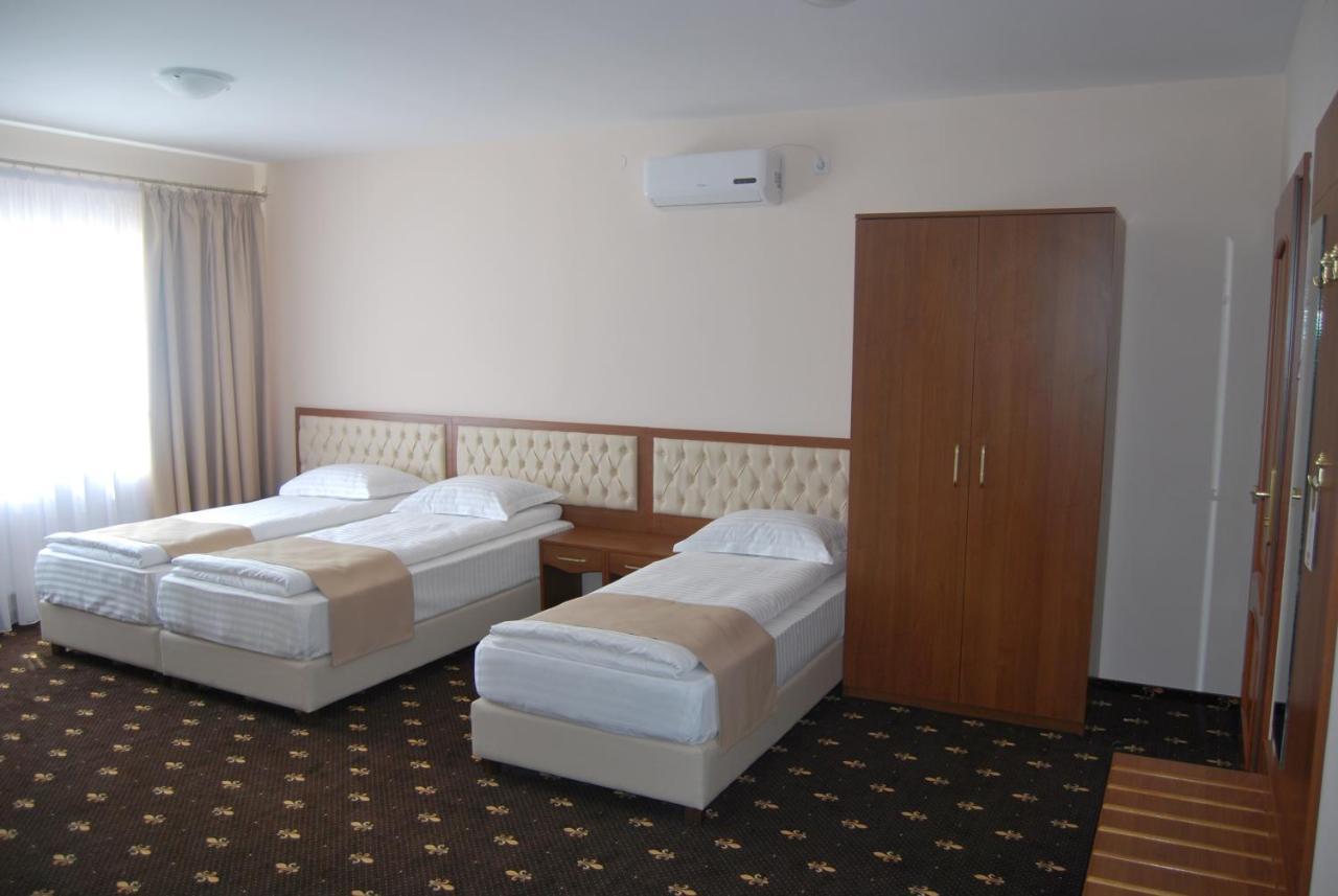 Hostel Paltinis Hunedoara Esterno foto