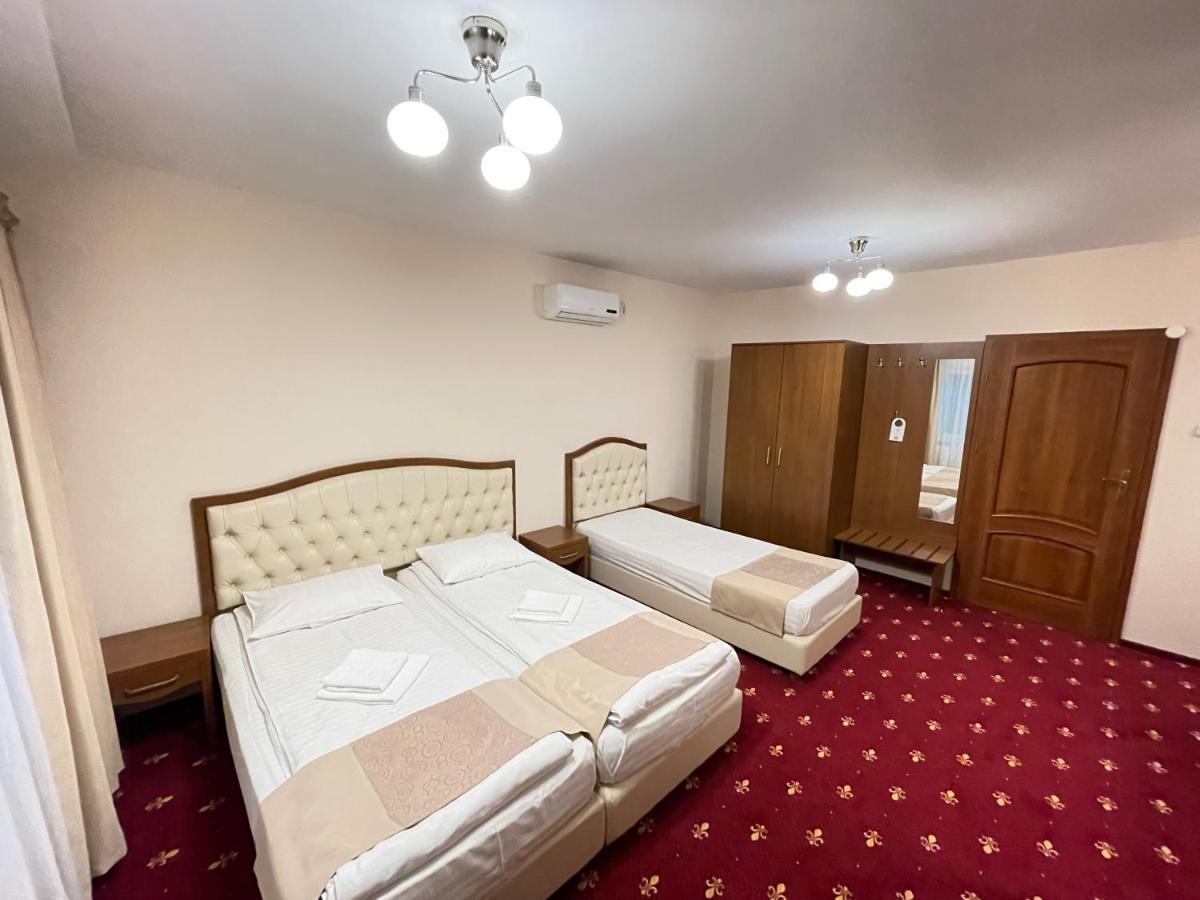 Hostel Paltinis Hunedoara Esterno foto