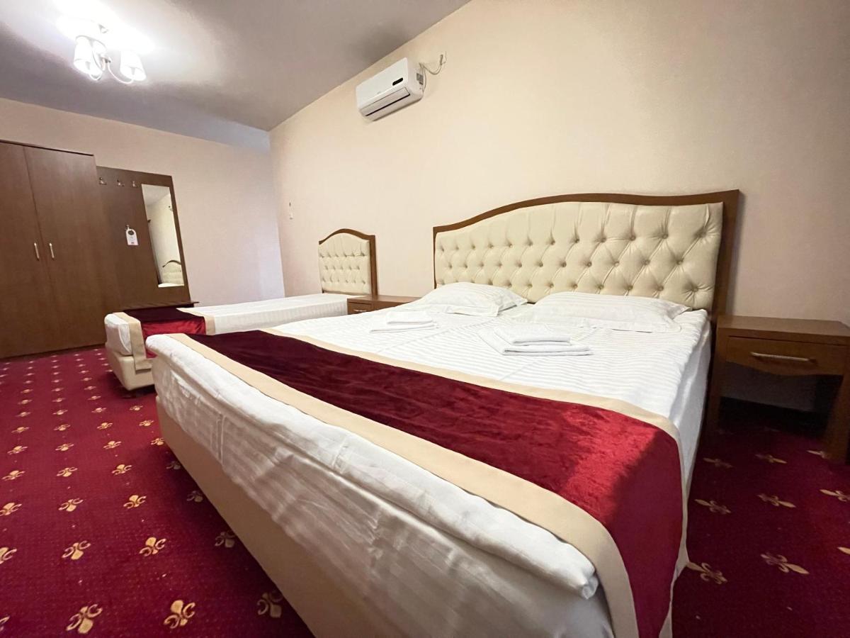 Hostel Paltinis Hunedoara Esterno foto