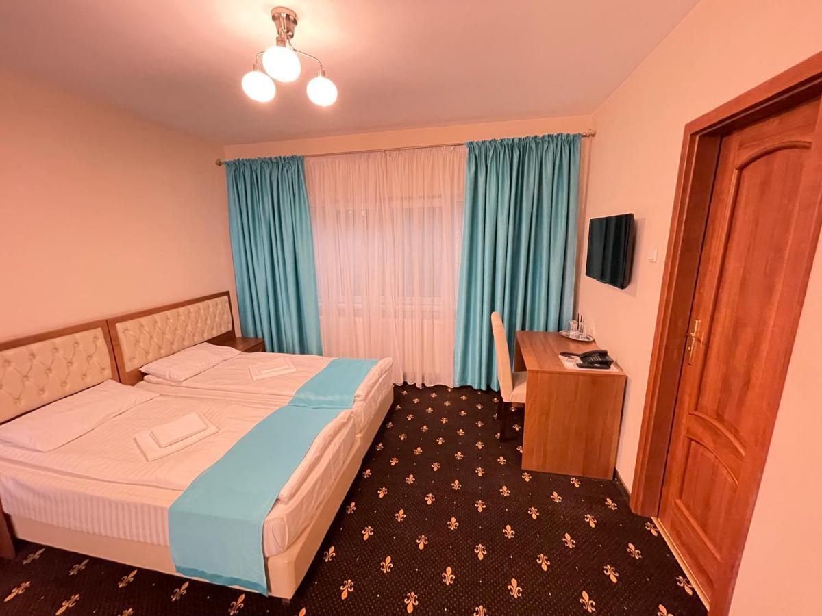 Hostel Paltinis Hunedoara Esterno foto