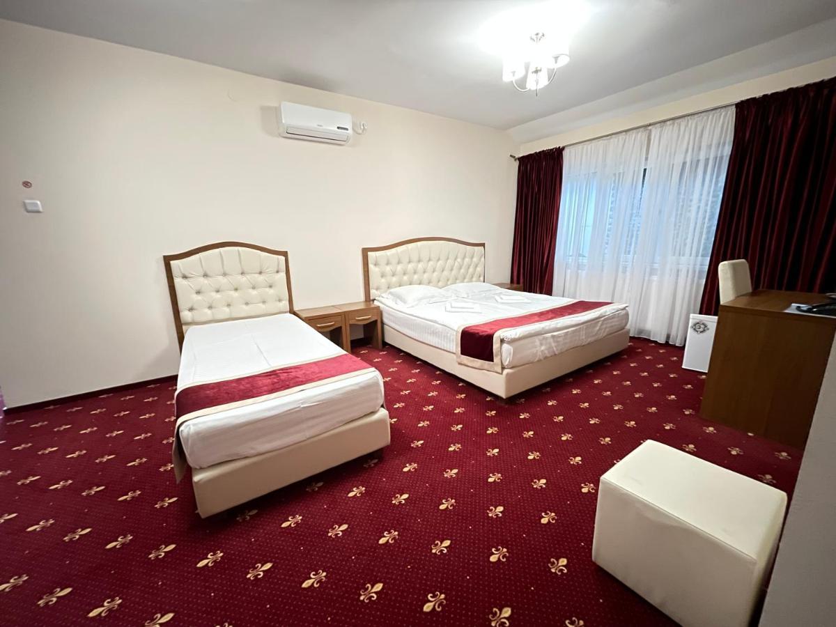Hostel Paltinis Hunedoara Esterno foto