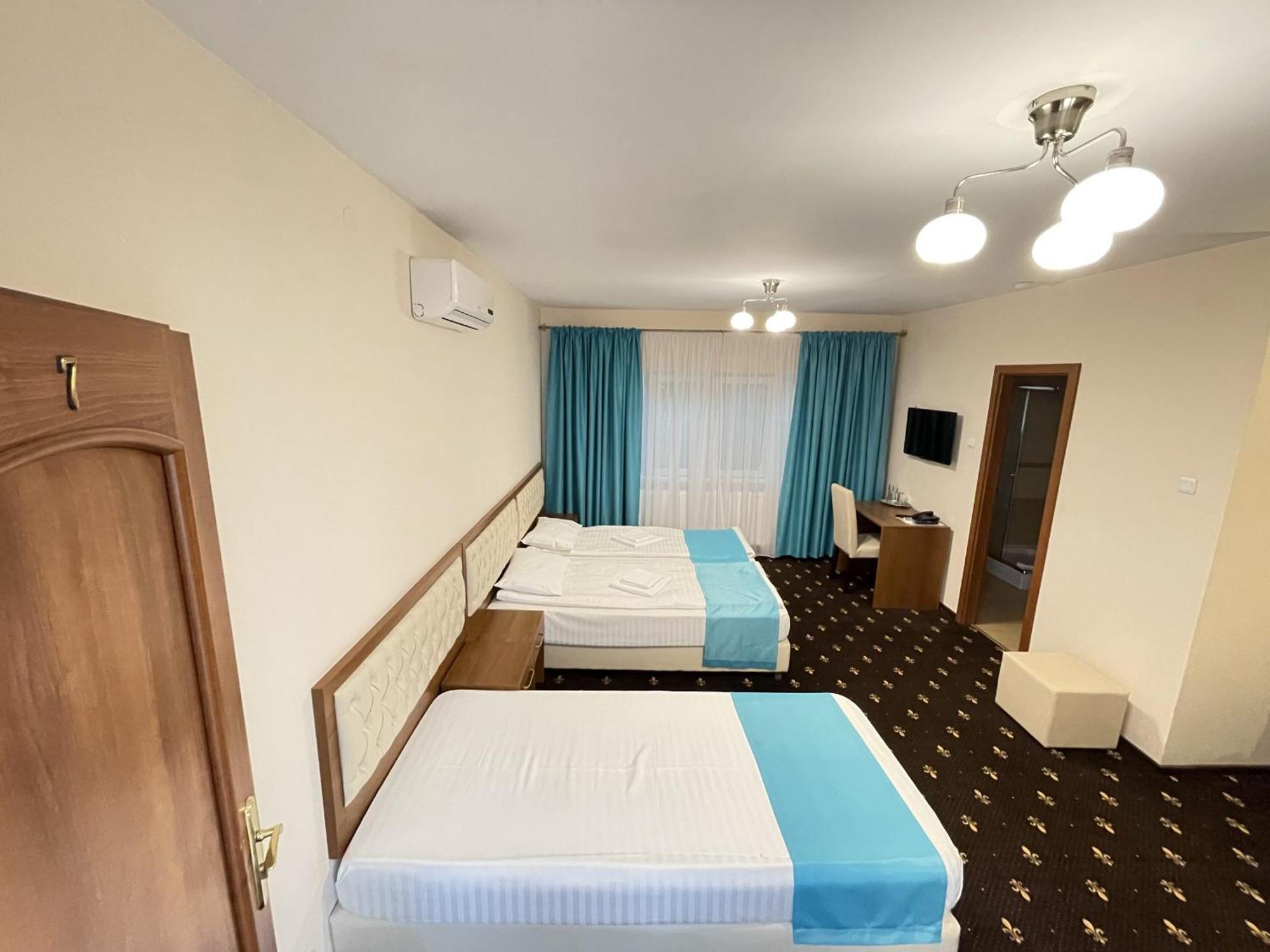 Hostel Paltinis Hunedoara Esterno foto